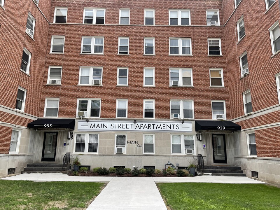 Main Street Apartments in Rockford, IL - Building Photo