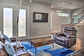 6403 Bowling Green St in Houston, TX - Building Photo - Building Photo