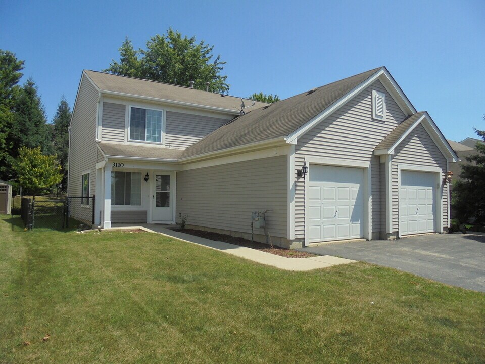 3110 Ronan Dr in Lake In The Hills, IL - Building Photo