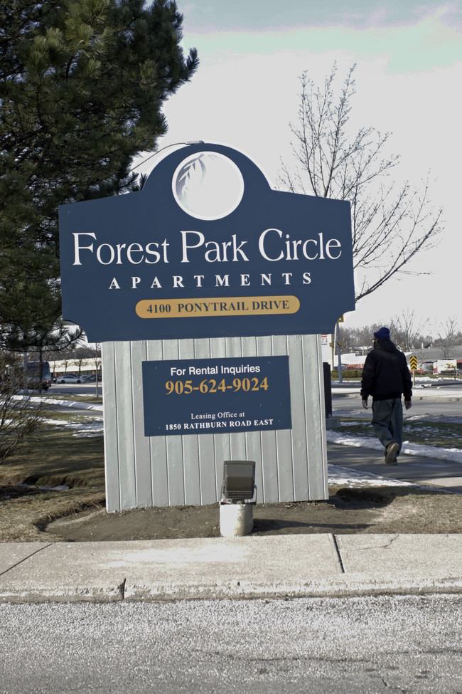 Forest Park Circle in Mississauga, ON - Building Photo - Building Photo