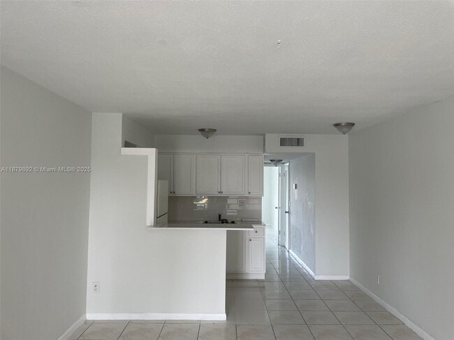 7917 West Dr in North Bay Village, FL - Building Photo - Building Photo