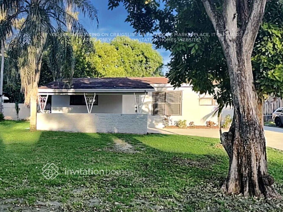 2301 N 62nd Ave in Hollywood, FL - Foto de edificio