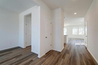 208 Pebblestream Pass in Taylor, TX - Building Photo - Building Photo