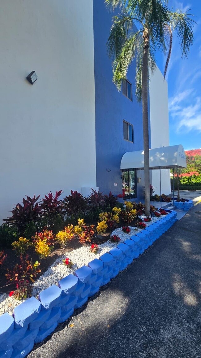 105 S Riverside Dr in Pompano Beach, FL - Building Photo - Building Photo