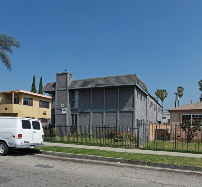 14733 Delano St in Van Nuys, CA - Building Photo - Building Photo