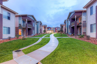 Legend Flats in Evans, CO - Foto de edificio - Building Photo