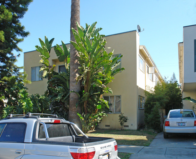 1128 S Oakhurst Dr in Los Angeles, CA - Building Photo - Building Photo