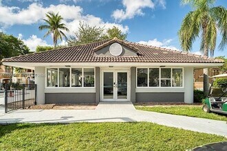 7195 NW 179th St in Hialeah, FL - Building Photo - Building Photo