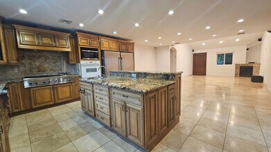 4940 Dobkin Ave in Los Angeles, CA - Building Photo - Building Photo