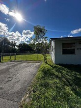 802-804 NW 10th St in Hallandale Beach, FL - Building Photo - Building Photo