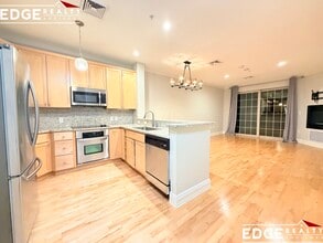 59 Walpole St, Unit 215 in Canton, MA - Foto de edificio - Building Photo