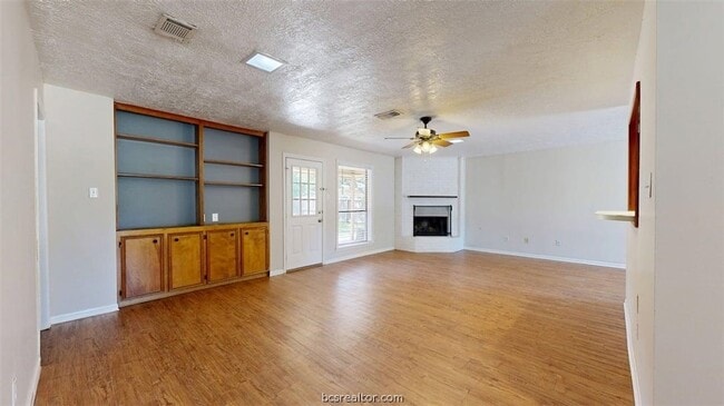 2812 Adrienne Dr in College Station, TX - Foto de edificio - Building Photo