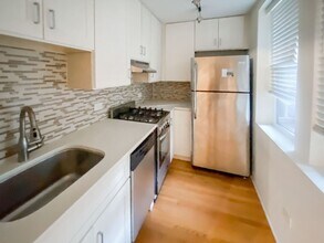 2510 W Leland Ave, Unit A in Chicago, IL - Building Photo - Building Photo
