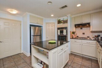 9642 Fairdale Ln in Houston, TX - Building Photo - Building Photo