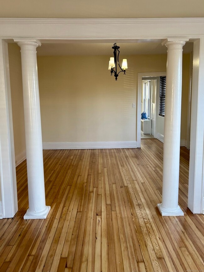 129 Post Rd in Fairfield, CT - Building Photo - Building Photo