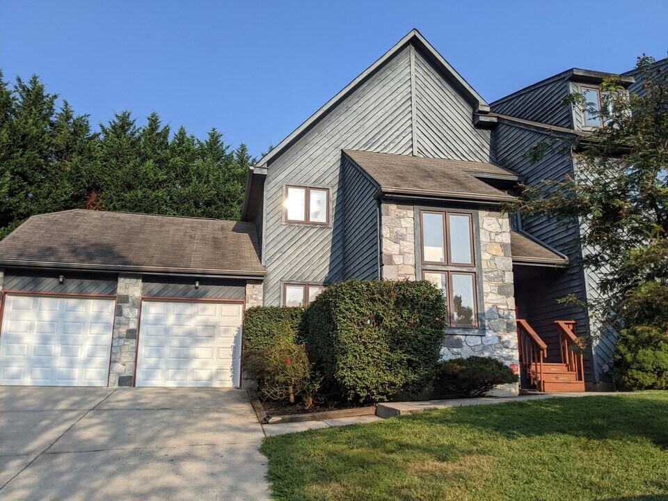 103 Foxfire Dr in Newark, DE - Building Photo