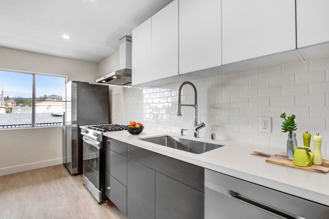 1443 N Ave 47 in Los Angeles, CA - Building Photo