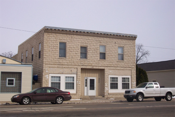 230 N Main St in Lawton, MI - Foto de edificio