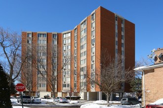 Franklin Tower in Franklin Park, IL - Building Photo - Building Photo