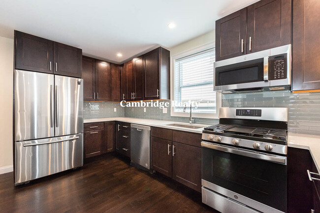 10 Marion St, Unit 2A in Medford, MA - Building Photo - Building Photo