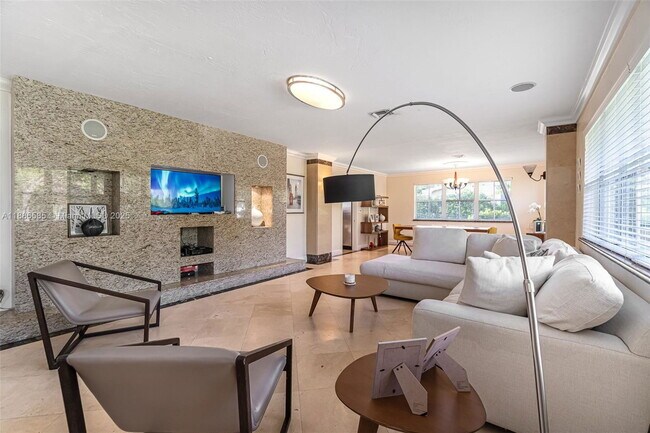 14644 SW 83rd Pl in Palmetto Bay, FL - Building Photo - Building Photo