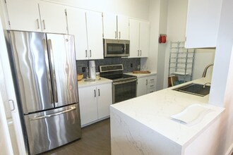 150 Lombard St in San Francisco, CA - Building Photo - Building Photo