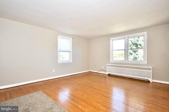8035 Pine Rd in Philadelphia, PA - Building Photo - Building Photo