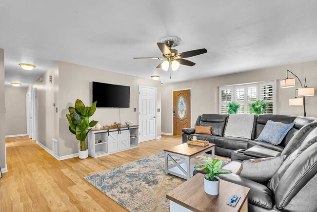 897 Imperial Dr in Largo, FL - Building Photo - Building Photo