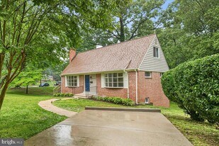 8624 Parliament Dr in Springfield, VA - Building Photo