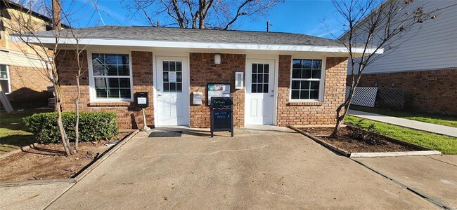 298 W Avenue A in Belton, TX - Building Photo - Building Photo