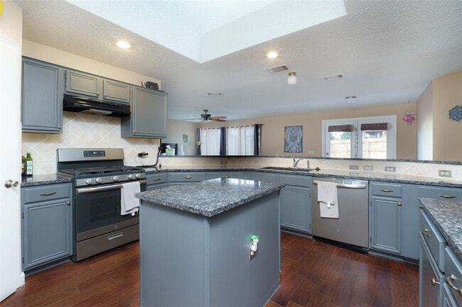 6700 Carisbrooke Ln in Austin, TX - Building Photo - Building Photo