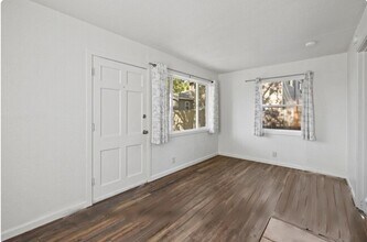 1660 Jennings Ave in Santa Rosa, CA - Foto de edificio - Building Photo