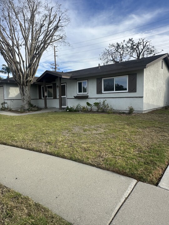 804 Barton Ave in Camarillo, CA - Foto de edificio