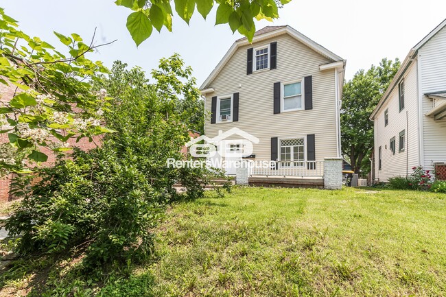 property at 4105 Oak St