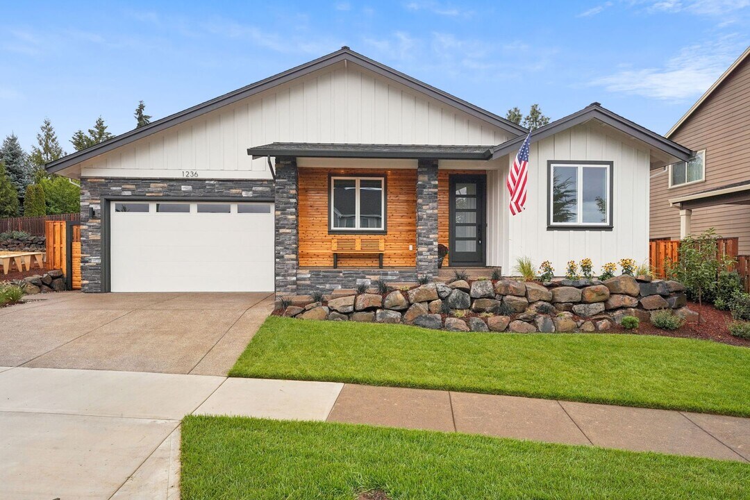 1236 Parkside Ave in Forest Grove, OR - Building Photo