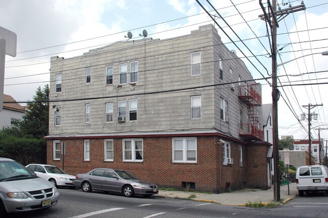 201 37th St in Union City, NJ - Building Photo - Building Photo