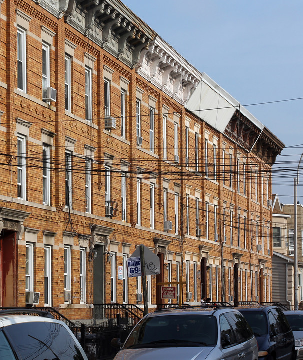 460 Grant Ave in Brooklyn, NY - Building Photo