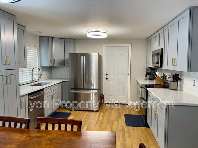 128 Thurston St in East Providence, RI - Building Photo - Building Photo