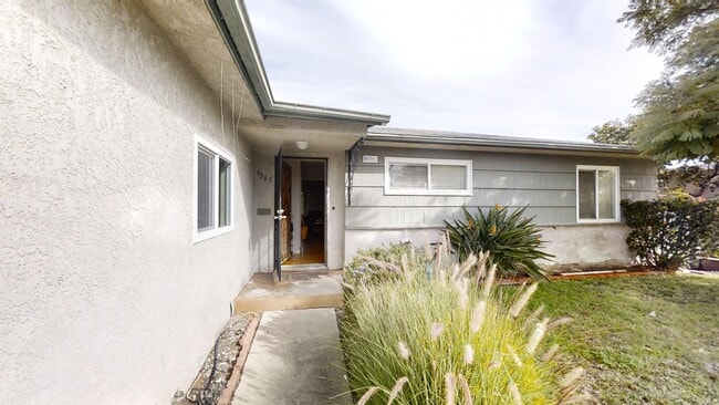 4985 Curry Dr in San Diego, CA - Building Photo - Building Photo
