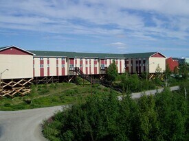 Lakeview Manor in Inuvik, NT - Building Photo