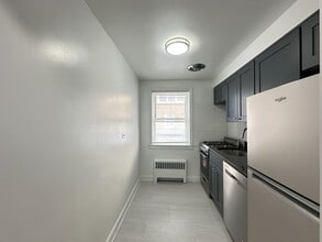 6715 N California Ave in Chicago, IL - Foto de edificio - Building Photo