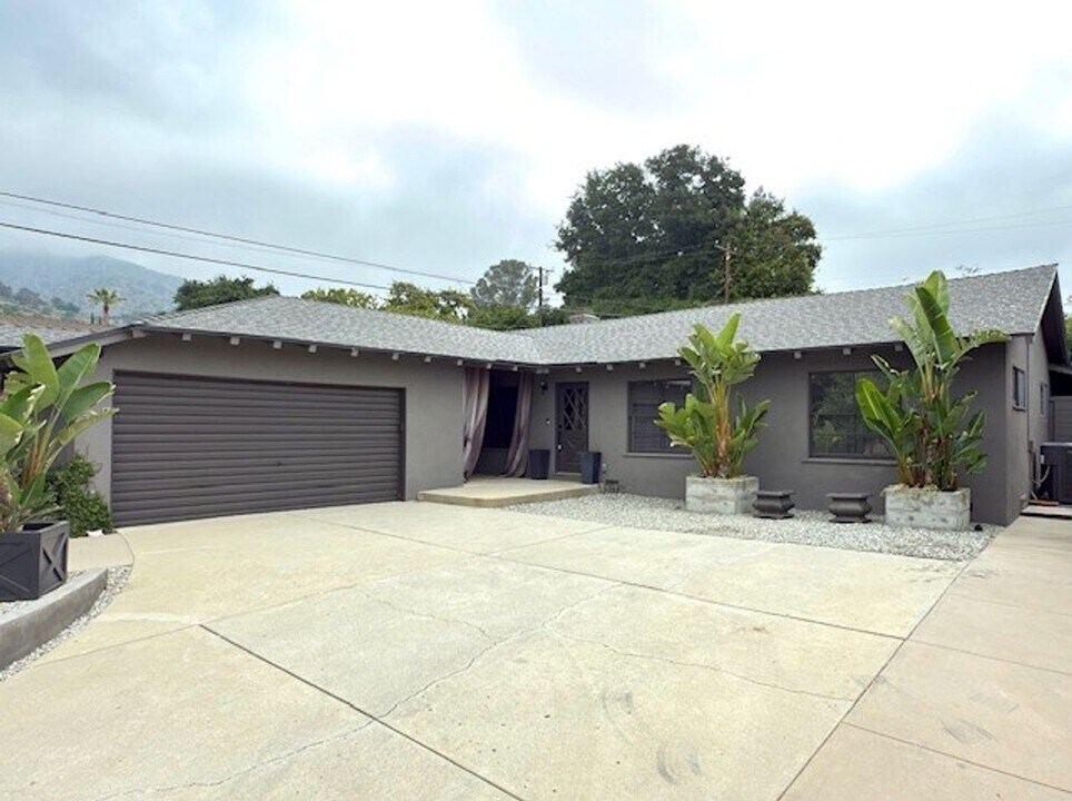 614 N Glendora Ave in Glendora, CA - Building Photo