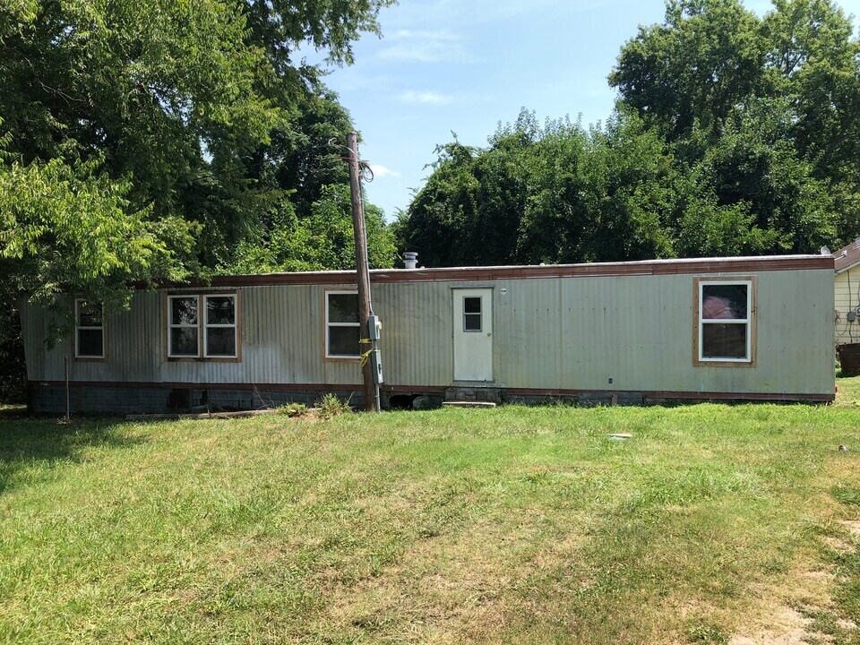 1031 Cowford Rd in Halifax, VA - Building Photo