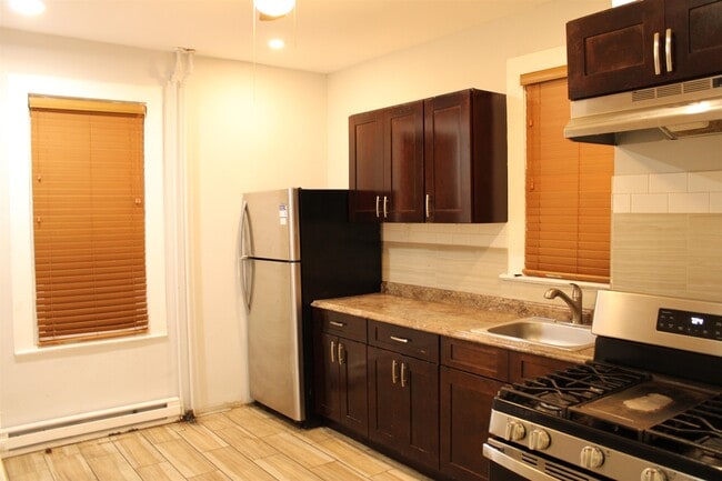 224 Bayview Ave in Jersey City, NJ - Building Photo - Building Photo
