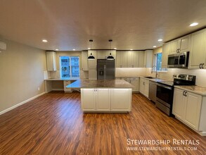 Emerald Terrace in Eugene, OR - Foto de edificio - Building Photo