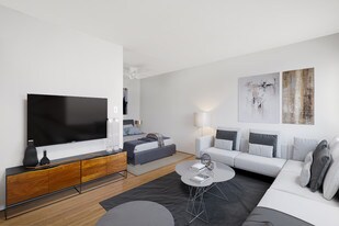 455 W Wellington Ave