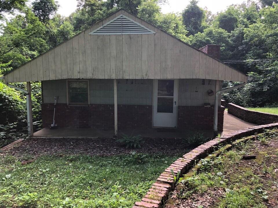 118 Culbert Private Dr in Elizabethton, TN - Building Photo
