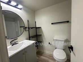 5810 Cove Landing Rd in Burke, VA - Building Photo - Building Photo