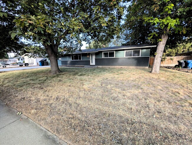 4160 N Maple Grove Rd in Boise, ID - Building Photo - Building Photo