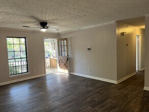 662 Stonehedge Dr in Stone Mountain, GA - Building Photo - Building Photo